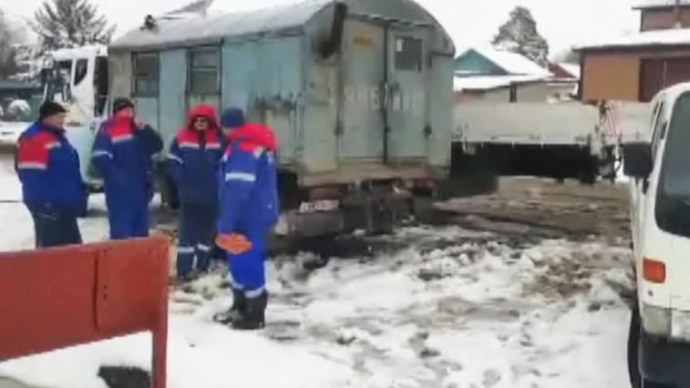 На скважине в районе КПП устанавливают колодец для технологических нужд - gtrkamur.ru