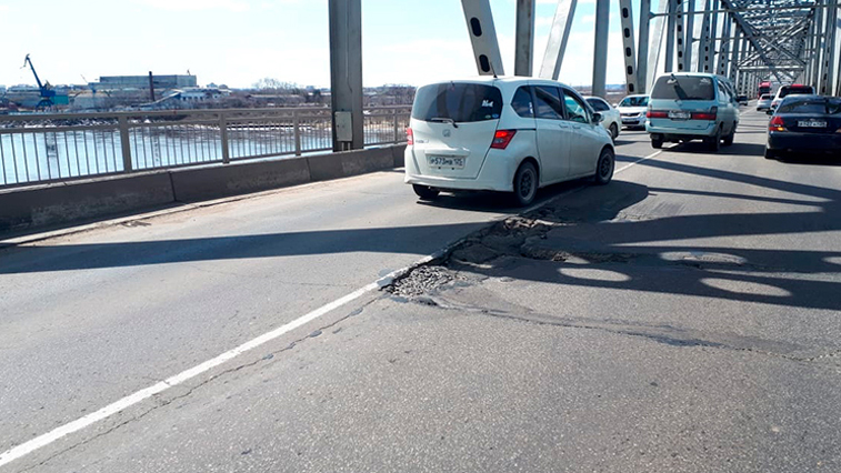 На благовещенском мосту через Зею ввели ограничение на движение грузового транспорта - gtrkamur.ru