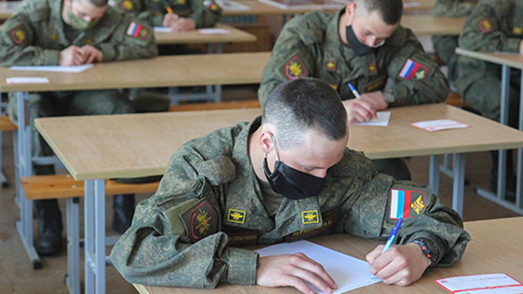 Более 1000 писем ветеранам Великой Отечественной написали солдаты и офицеры Амурского объединения ВВО - gtrkamur.ru