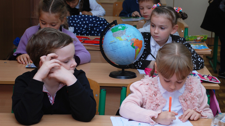 Летние каникулы могут начаться в середине мая: Минпросвещения рекомендовало регионам досрочно завершить учебный год - gtrkamur.ru
