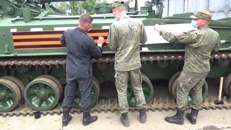 К параду готовы: в Белогорске боевые машины начищены до лоска - gtrkamur.ru