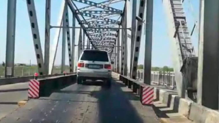 Движение по благовещенскому мосту через Зею могут закрыть в любой момент - gtrkamur.ru