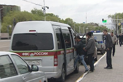Китайские строители на пикете требовали вернуть долги по зарплате - gtrkamur.ru