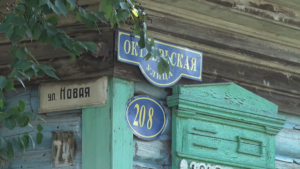 В Благовещенске у жителей дома по ул. Октябрьской больше 2 месяцев в подпольях стоит вода - gtrkamur.ru