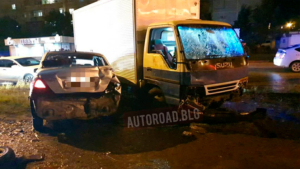 Разборки на дороге с погоней и битьём машин устроили водители в Благовещенске - gtrkamur.ru
