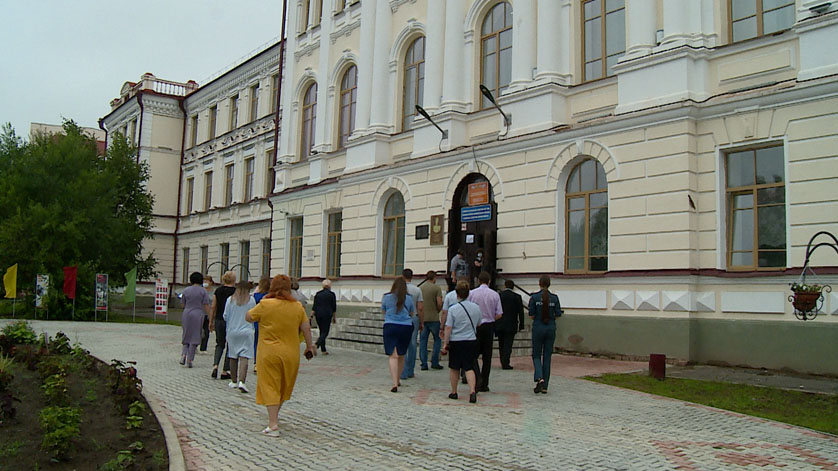 Служебная проверка началась в Алексеевской гимназии после того, как ученики получили ожоги от кварцевой лампы - gtrkamur.ru
