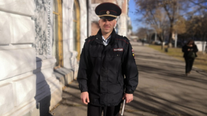 Благовещенский полицейский оказал первую помощь мужчине с эпилепсией - gtrkamur.ru
