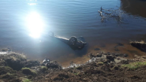 В селе Черниговка автомобиль с тремя пассажирами упал в воду - gtrkamur.ru