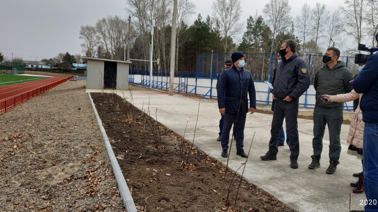 Губернатор Василий Орлов оценил, как обновили стадион в Ивановке - gtrkamur.ru