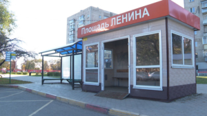 Трое школьников пытались сломать автобусный павильон в центре Благовещенска - gtrkamur.ru