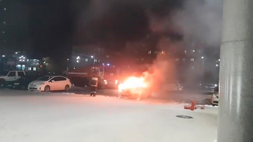 Машина полыхала на территории ОКЦ в Благовещенске - gtrkamur.ru