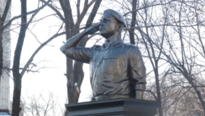 В Свободном установили памятник Герою России Ивану Маслову - gtrkamur.ru