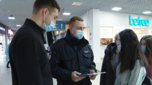 Нет восемнадцати? Вход в торговый центр запрещен: Благовещенские школьники привыкают к новым реалиям - gtrkamur.ru