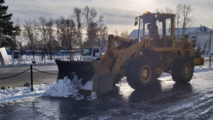 Новогодний городок строят в Шимановске - gtrkamur.ru