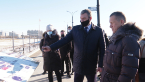 Юрий Трутнев побывал на месте строительства первой в мире трансграничной канатной дороги в Благовещенске - gtrkamur.ru