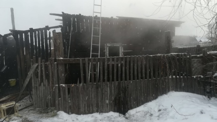 Тела двух погибших обнаружили при пожаре в Белогорске - gtrkamur.ru