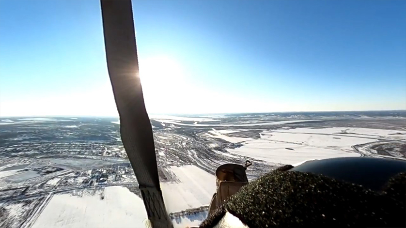 Видео прыжка морских пехотинцев ДВОКУ в формате «360 градусов» впервые опубликовало Минобороны России - gtrkamur.ru