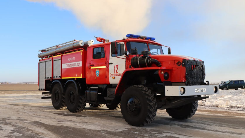 В Завитинске и Зее огнеборцы тушили гаражи - gtrkamur.ru