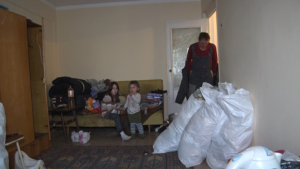 Сбор вещей семьям погорельцев, жившим в бараке на Ленина, приостановлен - gtrkamur.ru