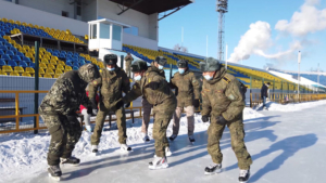 Курсанты спецфакультета ДВОКУ встали на коньки - gtrkamur.ru