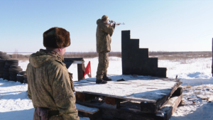 Дальневосточные военные борются за выход в окружной раунд соревнований «Снайперский рубеж» и «Тактический стрелок» - gtrkamur.ru