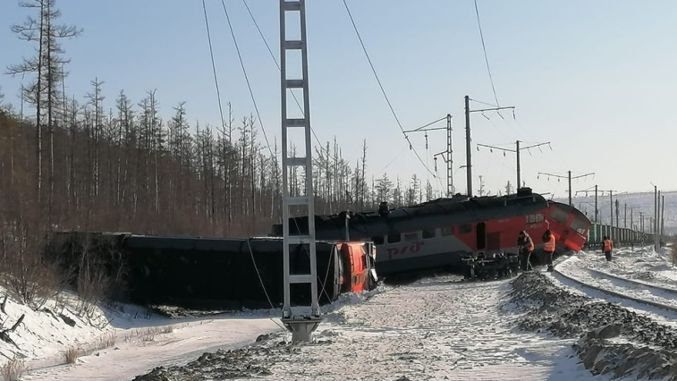 Из-за схода локомотива в Тындинском районе могут задержаться поезда - gtrkamur.ru