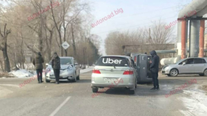 Авария с опрокидыванием машины произошла в Благовещенске - gtrkamur.ru