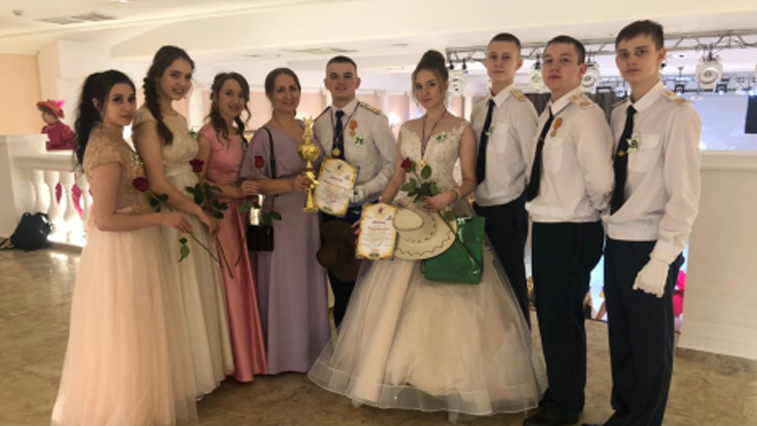 Благовещенские школьники стали лучшими на кадетском балу в Хабаровске - gtrkamur.ru