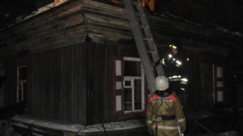 Два пожара в жилых домах потушили амурские огнеборцы в выходные - gtrkamur.ru