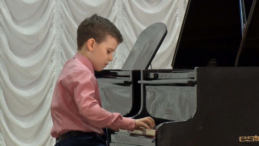 Конец культурной изоляции: очный конкурс юных музыкантов стартовал в Благовещенке - gtrkamur.ru