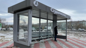 В Благовещенске по улице Воронкова завершают установку остановочных павильонов - gtrkamur.ru