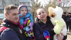 Без масок и в праздничных костюмах: благовещенцы проводили зиму в парке Дружбы - gtrkamur.ru