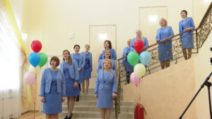 Песню о счастье спели молодоженам сотрудники благовещенского ЗАГСа - gtrkamur.ru