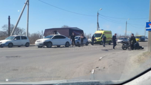 В Благовещенске столкнулись три легковушки и мотоцикл - gtrkamur.ru