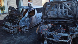 В Белогорске огонь уничтожил два автомобиля - gtrkamur.ru