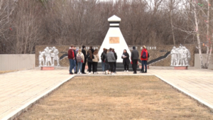 Мемориал в честь Айгунского договора и скульптуру Ленина привели в порядок активисты - gtrkamur.ru