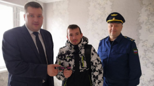 Сироте из Амурской области помогли получить жилье спустя три года - gtrkamur.ru