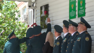 В амурской столице увековечили память первого инспектора Благовещенской таможни - gtrkamur.ru