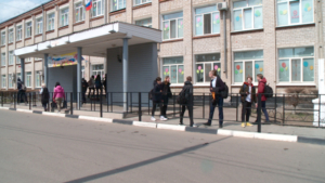 Амурские школы и учреждения культуры украсили окна в честь Дня Победы - gtrkamur.ru