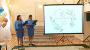 В Благовещенске многодетной семье вручили юбилейный сертификат на маткапитал - gtrkamur.ru