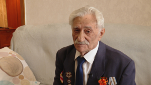 История фронтовика: ветеран из Благовещенска готовится встретить 76 годовщину Победы - gtrkamur.ru