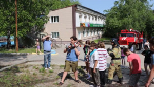 О пожарной безопасности напомнили отдыхающим в детских лагерях - gtrkamur.ru