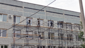 Замена окон в областной больнице завершена на 80% - gtrkamur.ru