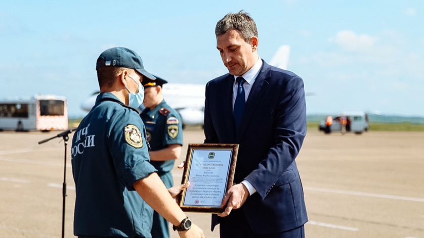 Василий Орлов поблагодарил спасателей из Камчатского и Сибирского центров за оказанную помощь во время наводнения - gtrkamur.ru