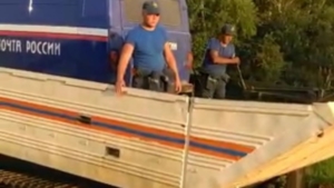 В пострадавшие от паводка районы досрочно доставили пенсии - gtrkamur.ru