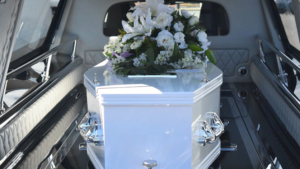 Амурчанка отсудила у ритуального бюро 50 тысяч рублей за подмену костюма покойного сына - gtrkamur.ru