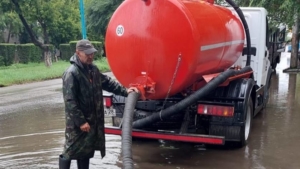 Откачка воды и очистка ливневок ведется в Благовещенске - gtrkamur.ru