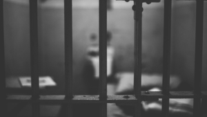 В отношении мужчин, которые грабили женщин в Тынде, утвердили обвинительное заключение - gtrkamur.ru