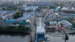 Строители возвели очередной участок нового моста через Зею в Благовещенске - gtrkamur.ru