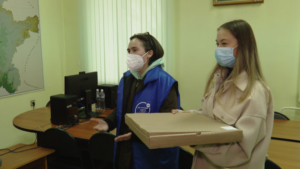 Амурские волонтеры помогают медикам бороться с COVID-19 - gtrkamur.ru